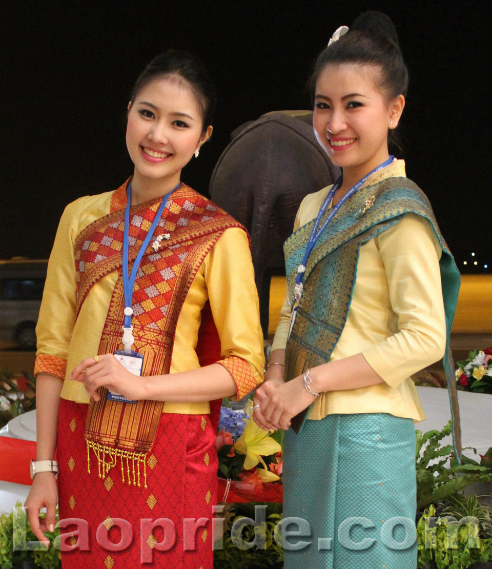 lao-airlines-hostess-2